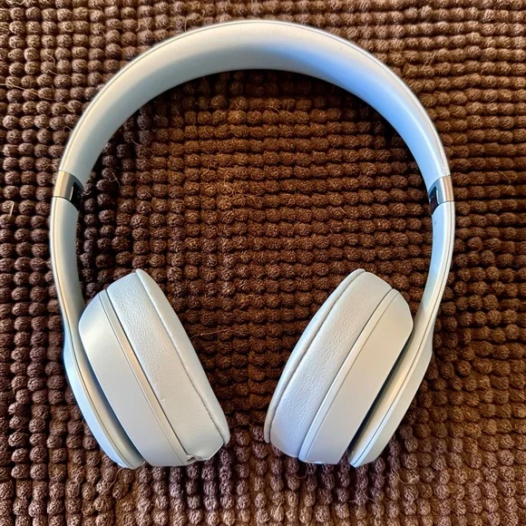 Beats by Dre Solo 4 Over-Ear Headphones - Light Blue - Picture 6 of 8